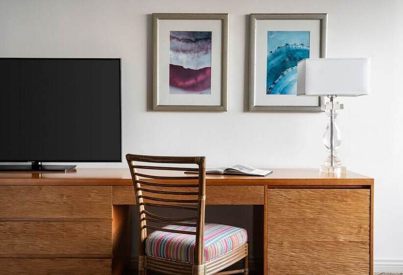 Habitación Premium Vista al Mar., The Royal Hawaiian, A Luxury Collection Resort, Waikiki