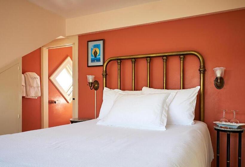Номер Deluxe, Cliff Lodge