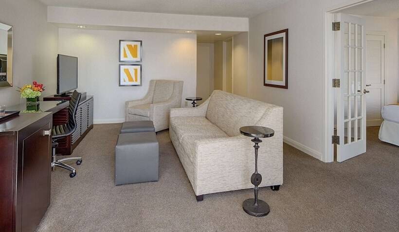 Люкс Повышенной Комфортности, Doubletree By Hilton Hotel Houston   Greenway Plaza