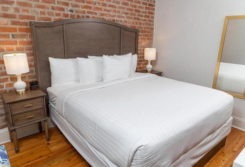 디럭스 스위트 킹 침대, Inn On St. Peter, A French Quarter Guest Houses Property