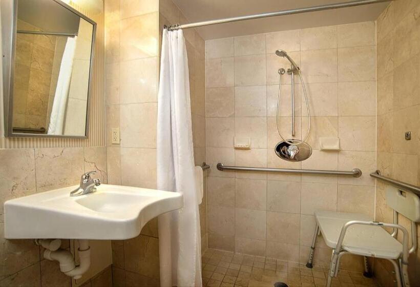 Номер Стандарт 2 Двуспальные Кровати, Sheraton Westport Lakeside Chalet
