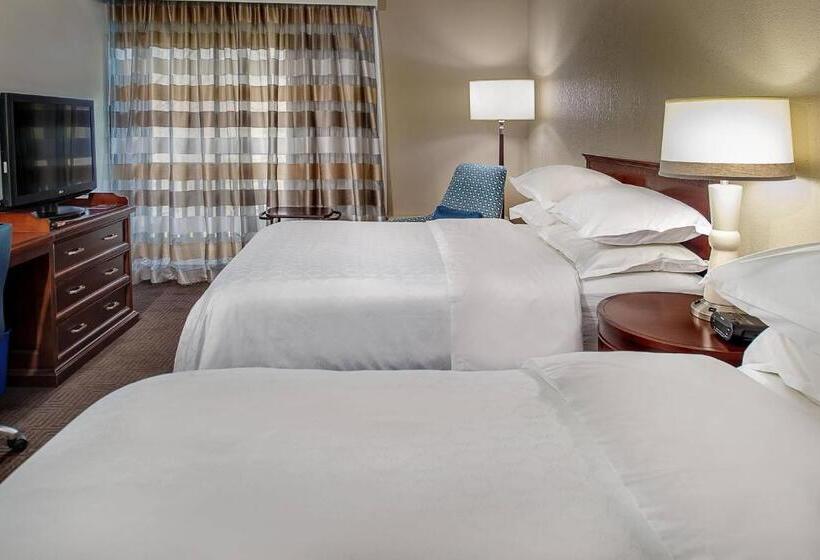 Номер Стандарт 2 Двуспальные Кровати, Sheraton Westport Lakeside Chalet
