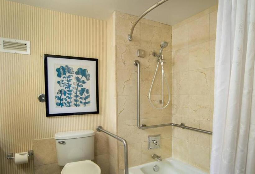 Стандартный Номер Кровать Кинг, Sheraton Westport Lakeside Chalet