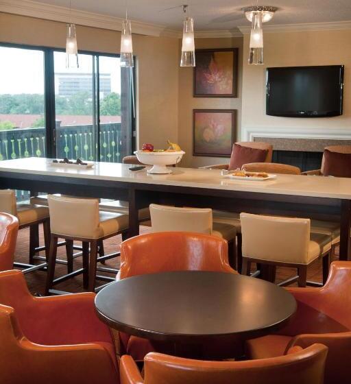 Номер Клуб Кровать Кинг, Sheraton Westport Lakeside Chalet