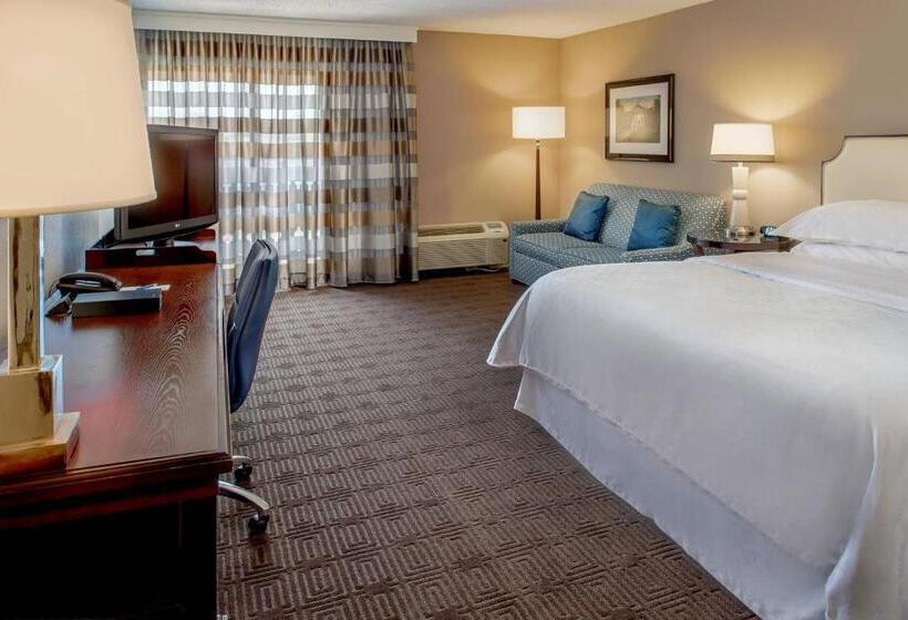 Номер Клуб Кровать Кинг, Sheraton Westport Lakeside Chalet