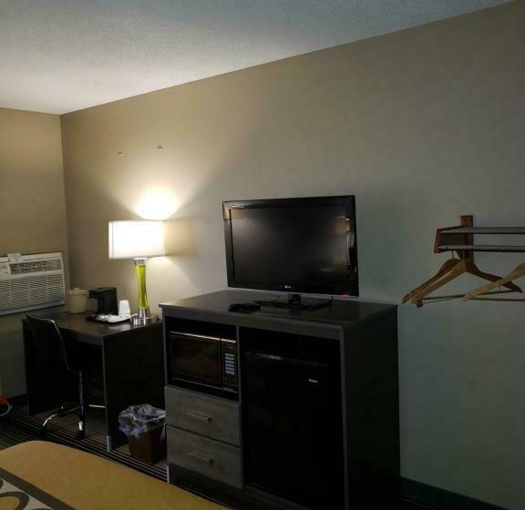 Quarto Estandar Cama King para Deficientes Físicos, Super 8 By Wyndham Milwaukee Airport