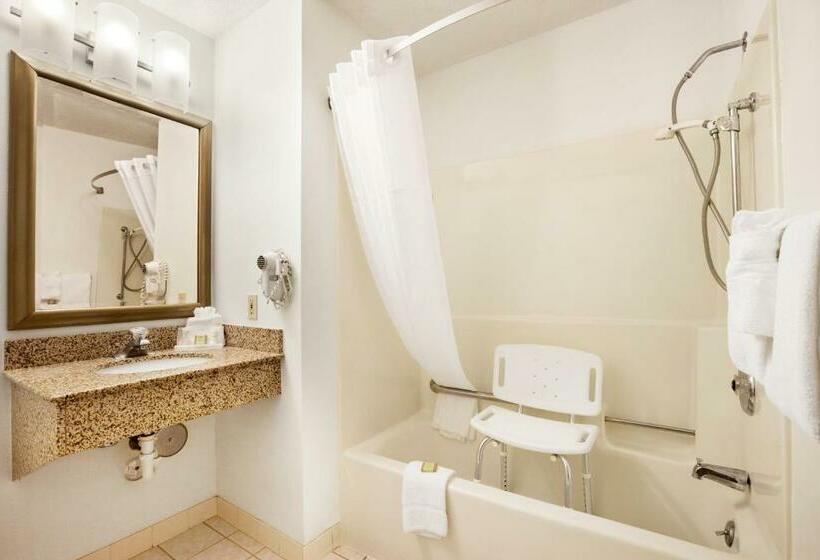 Quarto Estandar Cama King para Deficientes Físicos, Super 8 By Wyndham Milwaukee Airport