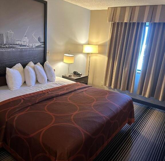 带大床的套房, Super 8 By Wyndham Milwaukee Airport