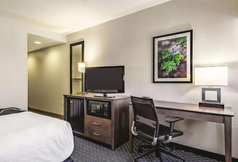 Номер Стандарт Адаптированный для Инвалидов, La Quinta By Wyndham Warwick Providence Airport