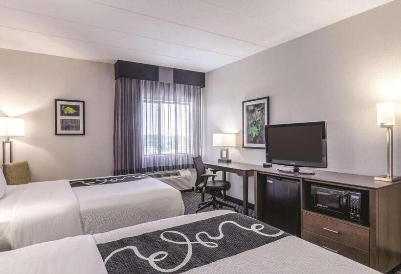 Номер Deluxe, La Quinta By Wyndham Warwick Providence Airport