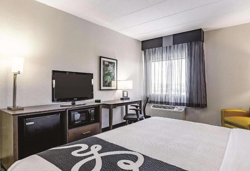 Номер Deluxe Кровать Кинг, La Quinta By Wyndham Warwick Providence Airport