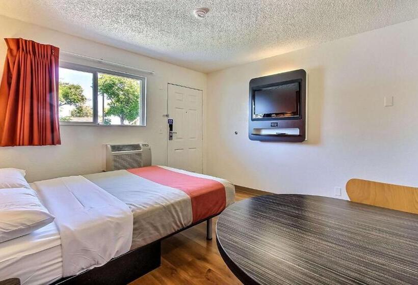 חדר סטנדרט מותאם לאדם עם מוגבלויות, Motel 6 San Jose, Ca  Airport