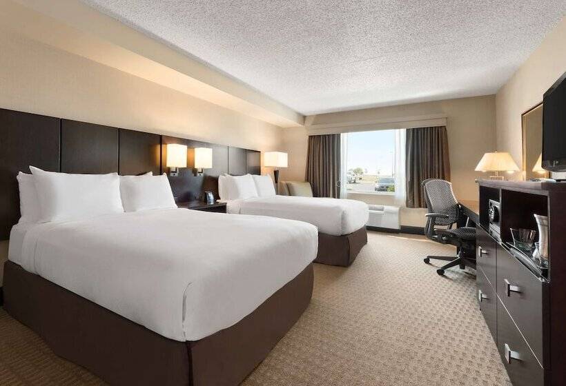 Номер Стандарт 2 Двуспальные Кровати, Doubletree By Hilton Hotel Wichita Airport