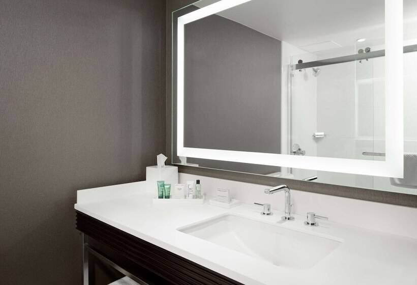 스탠다드 룸 더블 침대, Hilton Woodland Hills / Los Angeles