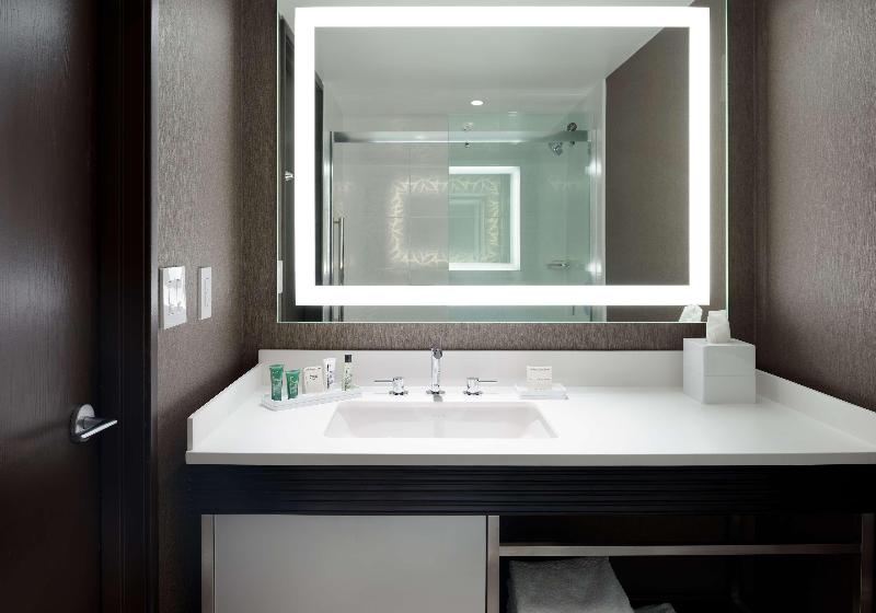 스위트 킹사이즈 침대, Hilton Woodland Hills / Los Angeles