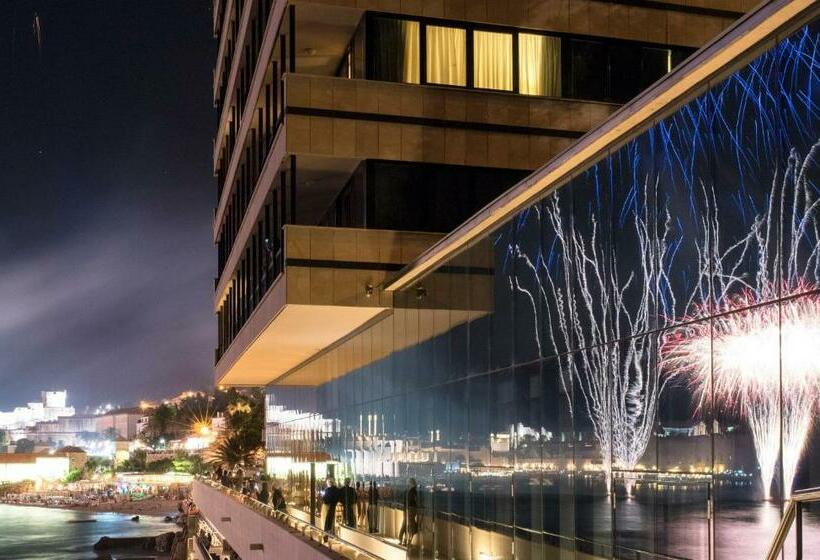 اتاق لوکس با بالکن و چشم‌انداز دریا, Excelsior