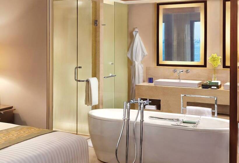 Люкс Deluxe Вид на Море, The Oberoi Mumbai