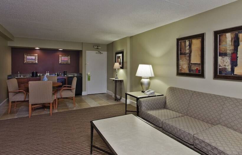 سوییت, The Rockville Hotel, A Ramada By Wyndham