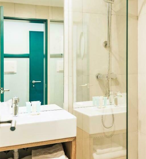 اتاق استاندارد با چشم‌انداز رودخانه, Holiday Inn Express And Suites Lisbon Principe Real By Ihg