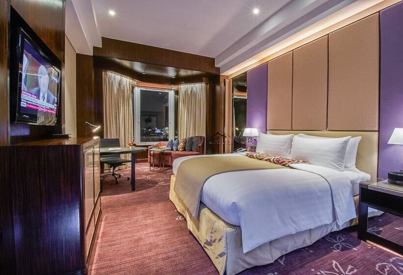 Номер Клуб, Diamond Hotel Philippines