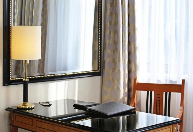 Номер Superior, Kempinski Hotel Corvinus Budapest