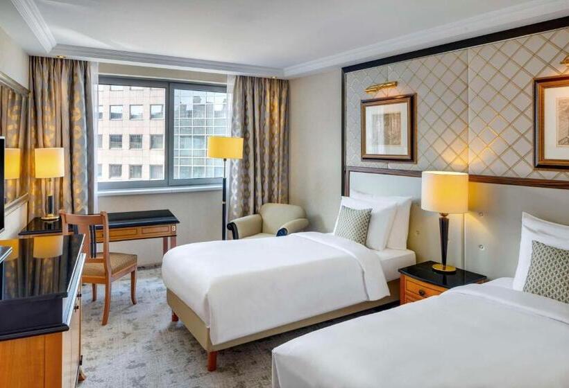 Номер Deluxe, Kempinski Hotel Corvinus Budapest