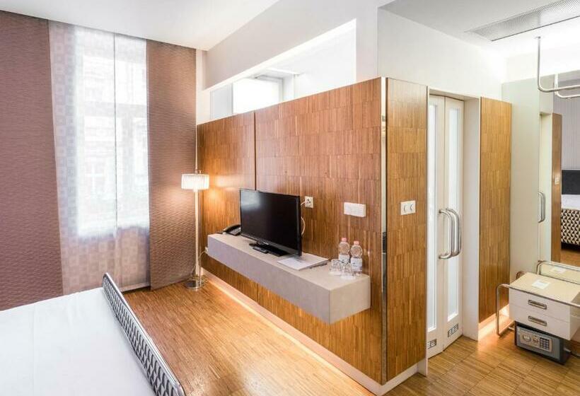 Quarto Superior, Three Crowns
