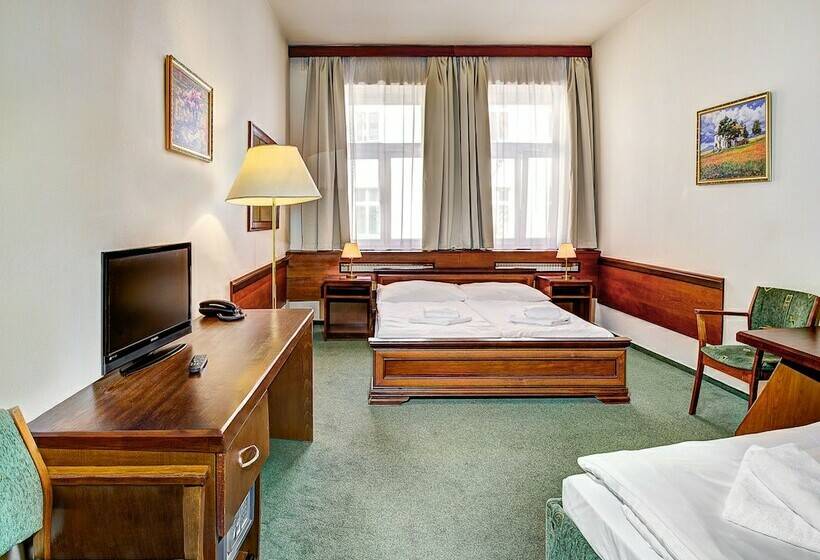 Quarto Estandar, Three Crowns