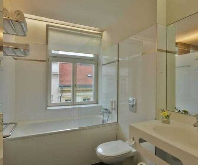 Quarto Superior, Three Crowns