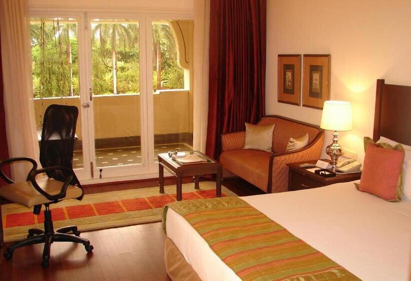 Номер Premium Вид на Бассейн, Vivanta Aurangabad, Maharashtra