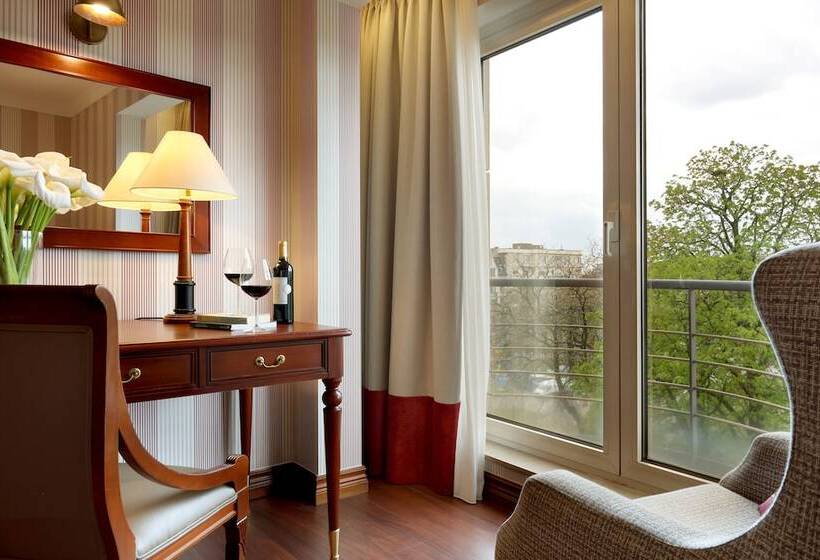 اتاق لوکس سه تخته, Eurostars Montgomery