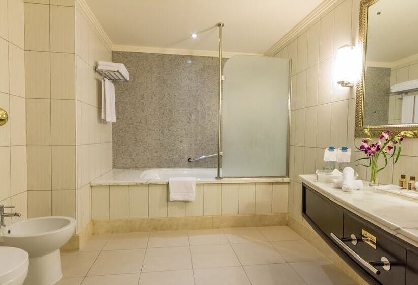 Номер Superior, Grand Excelsior Hotel Deira