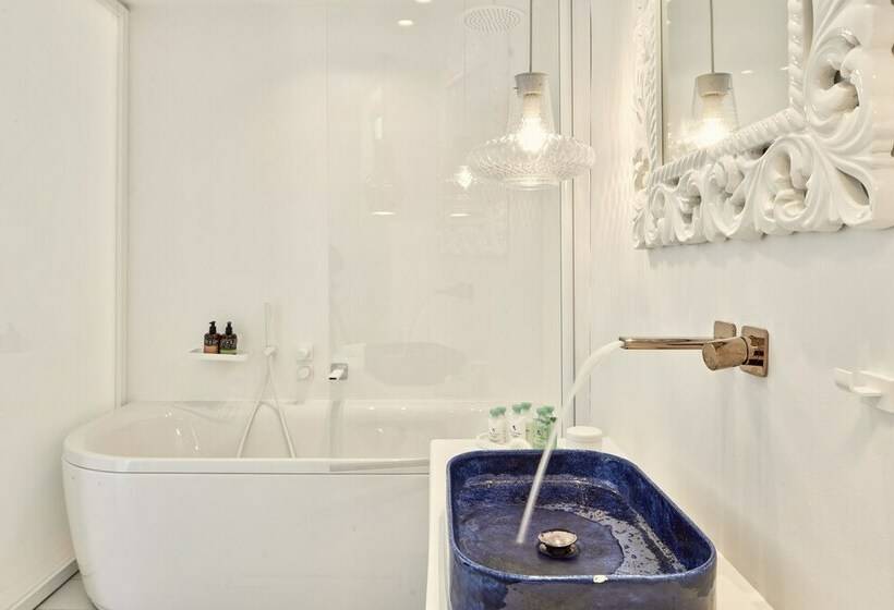 سوییت جونیور با چشم‌انداز دریا, Katikies Mykonos - The Leading Hotels Of The World