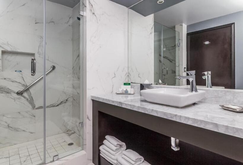 جناح جونيور, Pueblo Amigo Hotel Plaza Y Casino