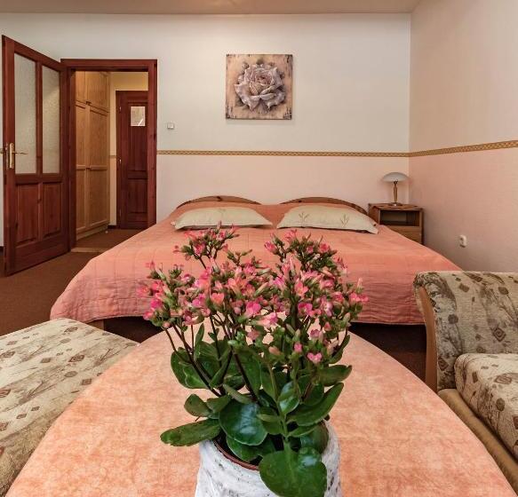 3-Bett-Standardzimmer, Família Vendégház