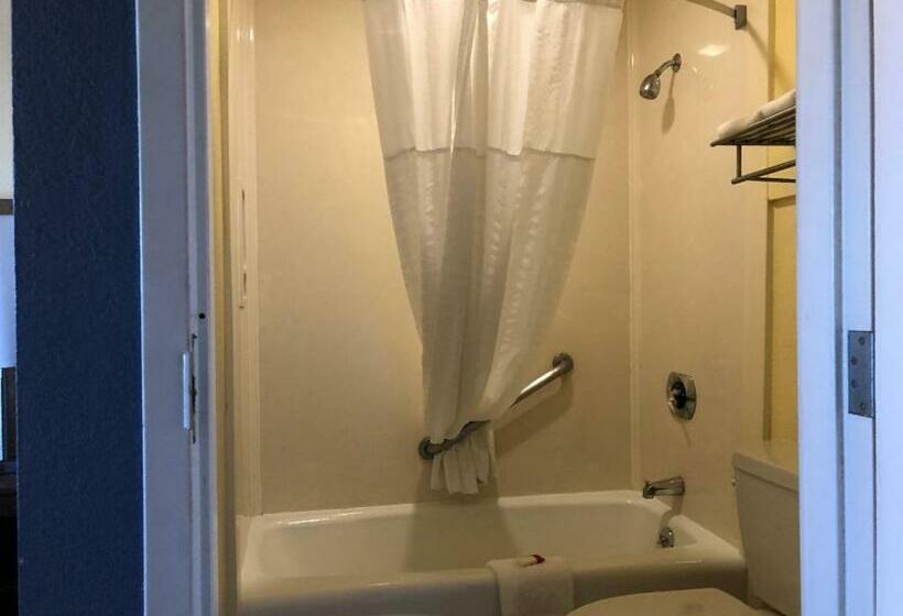 Люкс Deluxe Кровать Кинг, Days Inn By Wyndham Hayward Airport