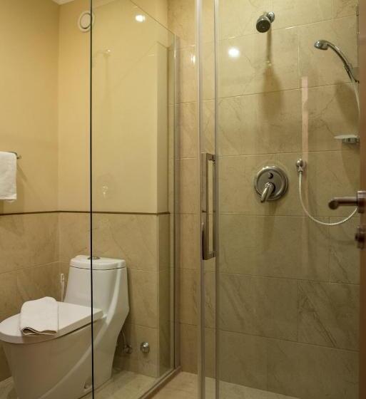 标准三人间, Gold Hotel Budapest