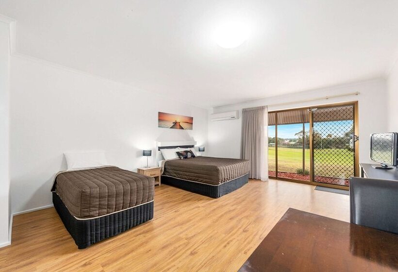 스탠다드 스튜디오, Comfort Inn & Suites Riverland