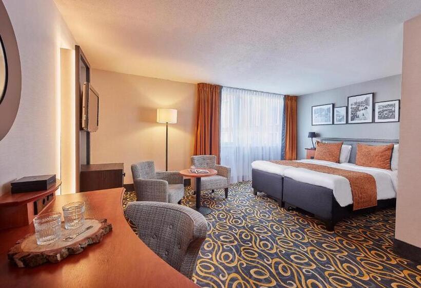 Deluxe Room, Carlton Square