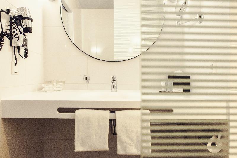Standard Room, Carlton Square