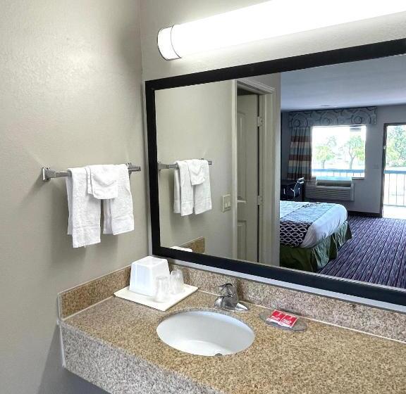 Номер Стандарт 2 Двуспальные Кровати, Econo Lodge Inn & Suites