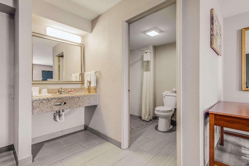 Люкс Адаптированный для Инвалидов, Econo Lodge Inn & Suites