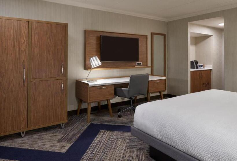 キングサイズベッドのスタンダードルーム, Four Points By Sheraton Windsor Downtown