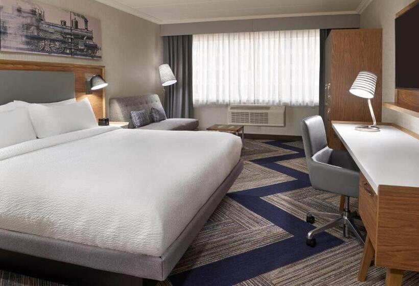 キングサイズベッドのスタンダードルーム, Four Points By Sheraton Windsor Downtown