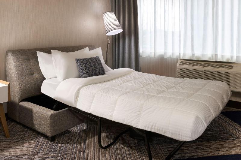 キングサイズベッドのスタンダードルーム, Four Points By Sheraton Windsor Downtown