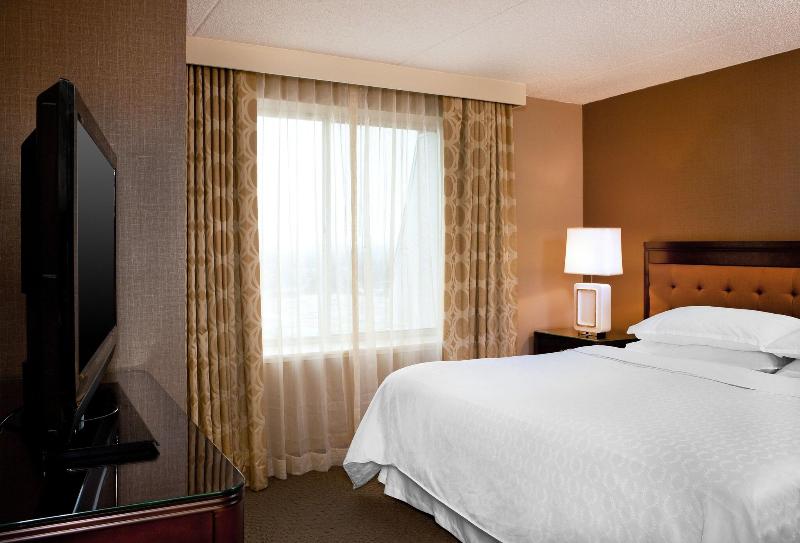 Номер Клуб Кровать Кинг, Sheraton Great Valley