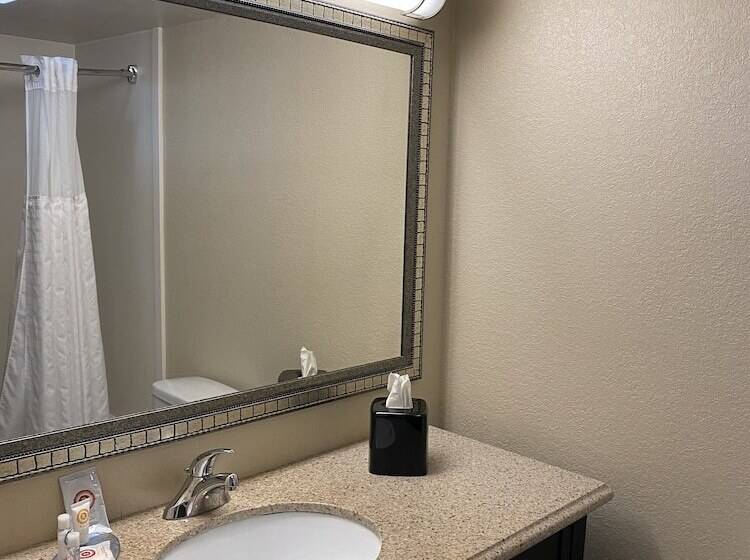 带2个双人床的标准工作室, Comfort Inn Oak Ridge  Knoxville