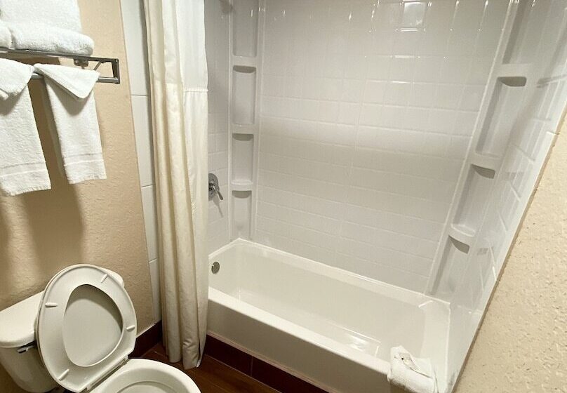 سوییت, Quality Inn & Suites Orlando Airport