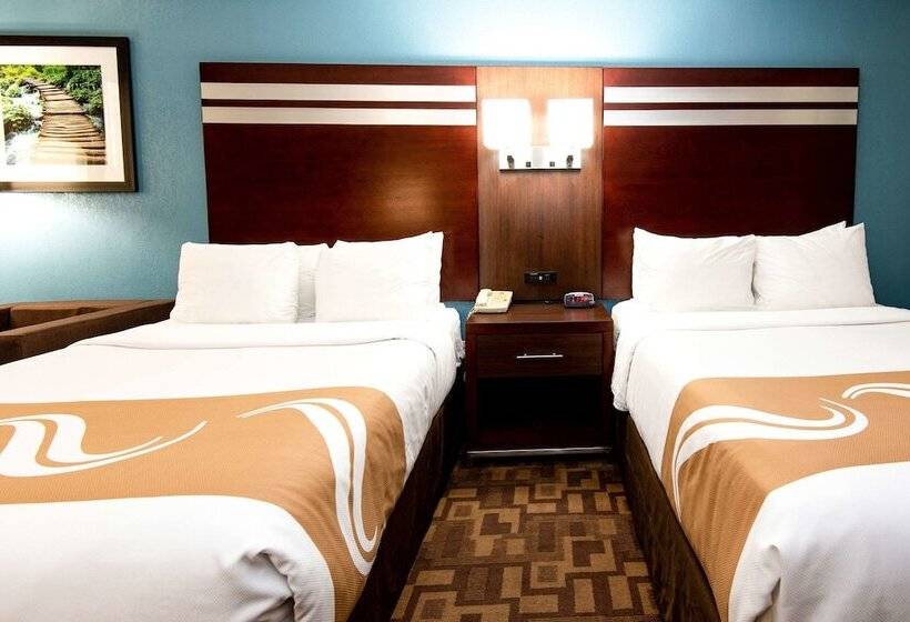 带2个双人床的标准工作室, Quality Inn & Suites Quakertown Allentown