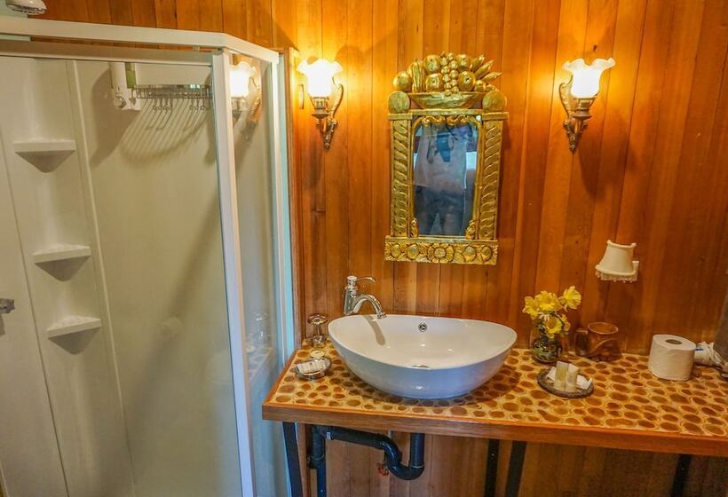 Люкс Повышенной Комфортности, Wedgwood Manor And Glamping Retreat